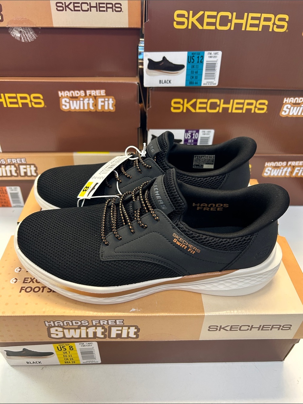 Skechers Men’s Size 8 Swift Fit Hands Free Black Athletic Sneakers 0485
